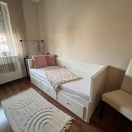 Platanwood Comforthome * Залаэгерсег